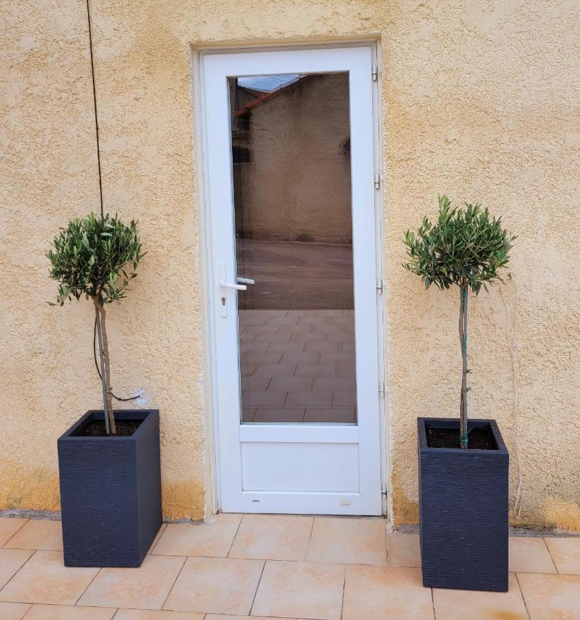 Adorable Maison En Plein Coeur Du Village. Bouc Bel Air Bagian luar foto